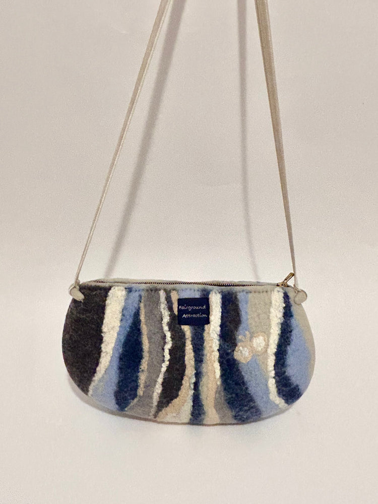 ファスナー付きサコッシュ drape/白亜の記憶