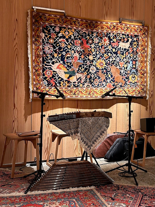 イランの伝統楽器サントゥール