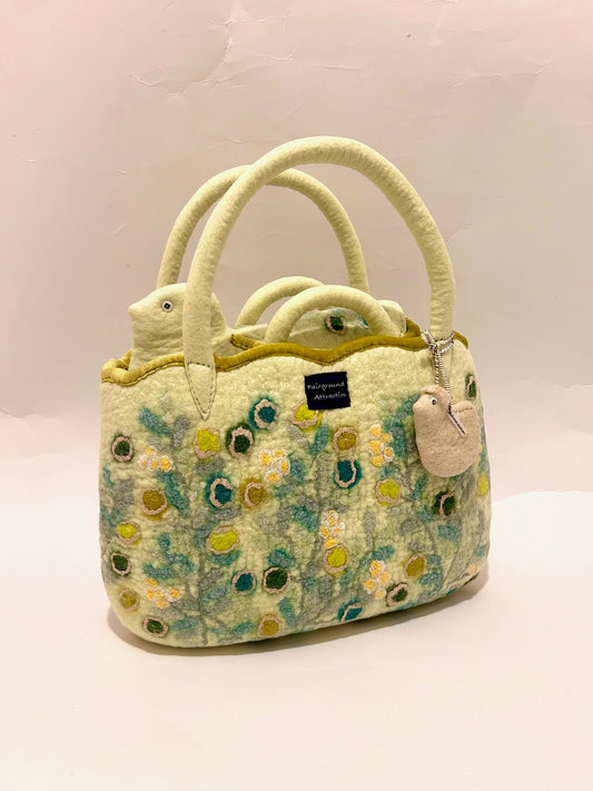 鳥が運ぶ模様の物語